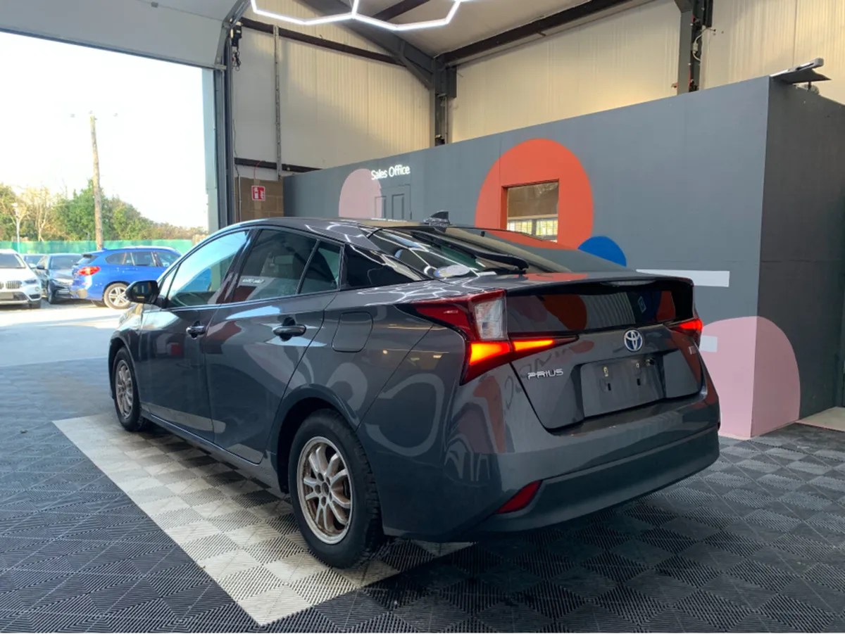 Toyota Prius AUTOMATIC 1.8 HYBRID / 81k KMs / Crui - Image 4