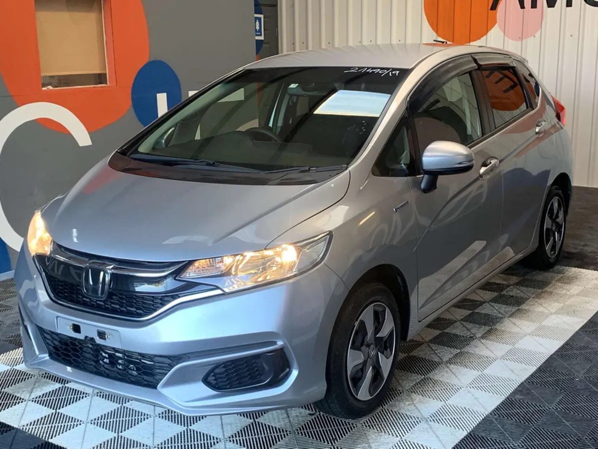 Honda Fit Honda Fit 1.5 Hybrid / Reverse Camera / - Image 3