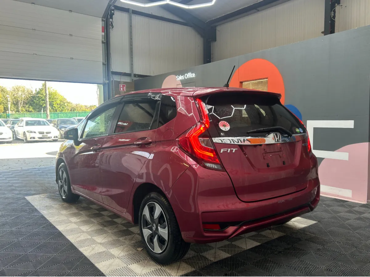 Honda Fit 1.5 HYBRID / 52k KMs / Adaptive Cruise, - Image 4