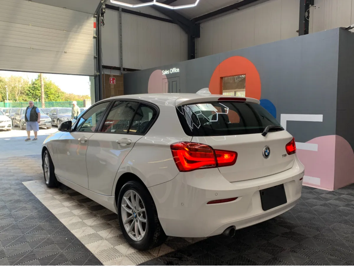 BMW 1-Series 118i AUTOMATIC / 69k KMs / Reverse Ca - Image 4
