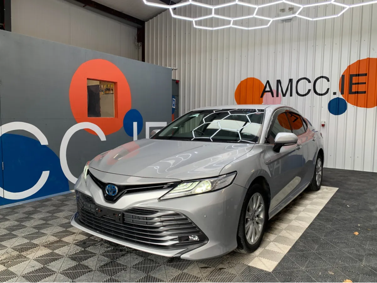 Toyota Camry 2.5 HYBRID / 64k KMs / Cruise Control - Image 3