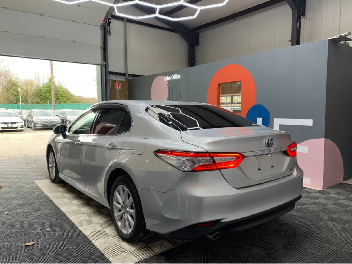 Toyota Camry 2.5 HYBRID / 64k KMs / Cruise Control - Image 4