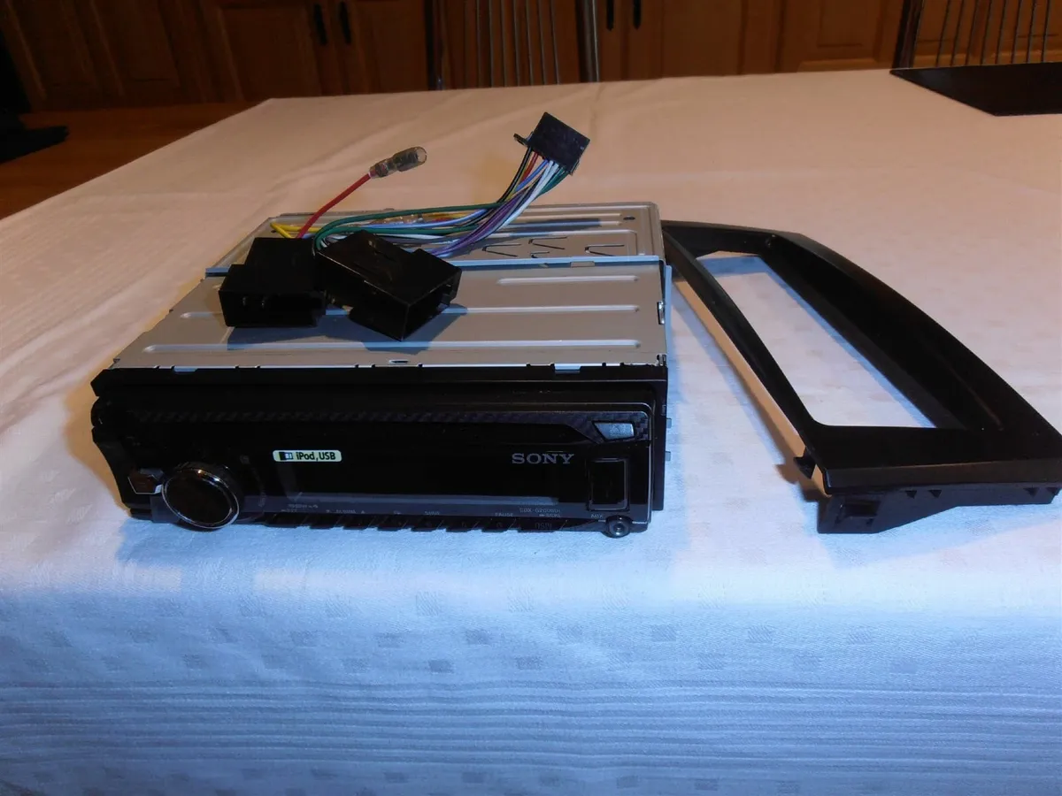 Car Radio/CD Player - Image 2