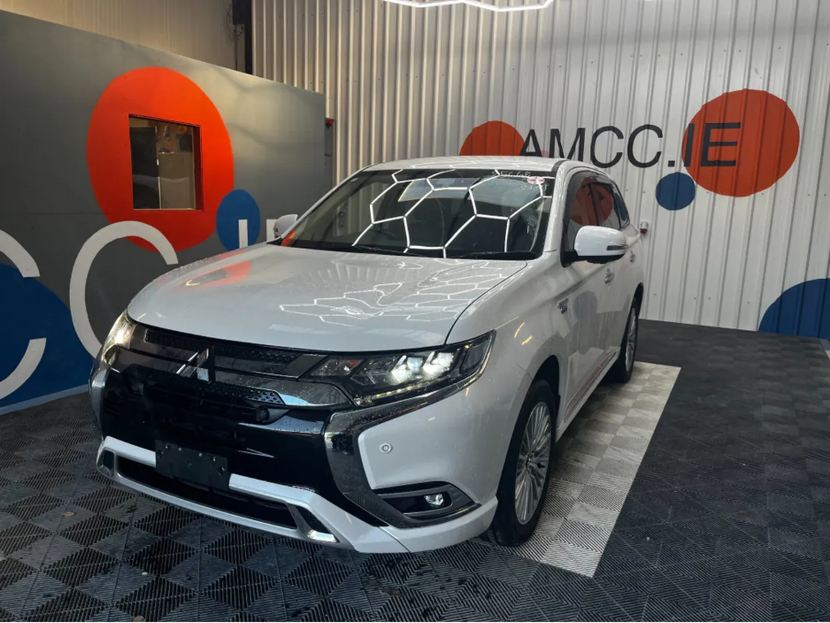 Mitsubishi Outlander G PLUS PACKAGE / 87k KMs / HE - Image 4