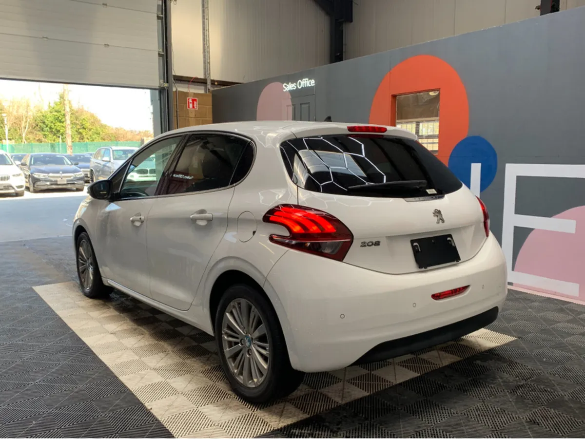 Peugeot 208 1.2 PETROL AUTOMATIC / 91k KMs / Rear - Image 4