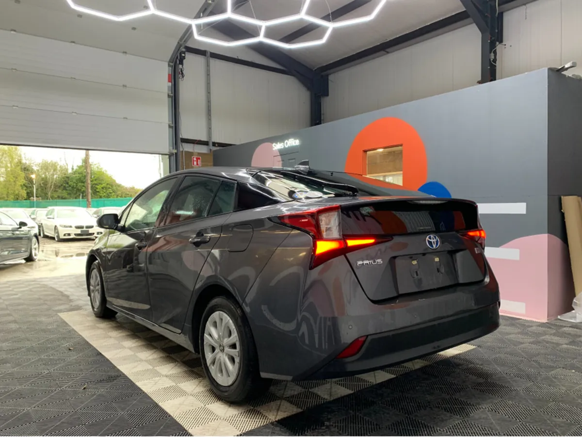 Toyota Prius 1.8 HYBRID / 76k KMs / Reverse Camera - Image 4
