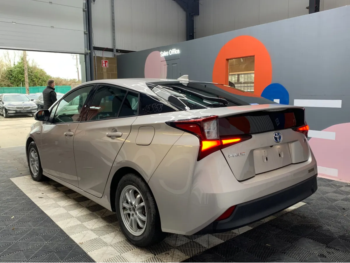 Toyota Prius 1.8 HYBRID AUTOMATIC / 80k KMs / Crui - Image 4