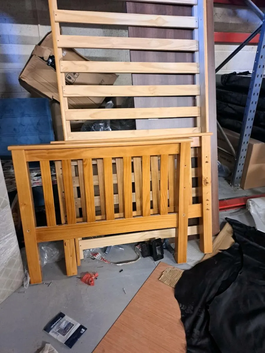 Single bed - Image 1