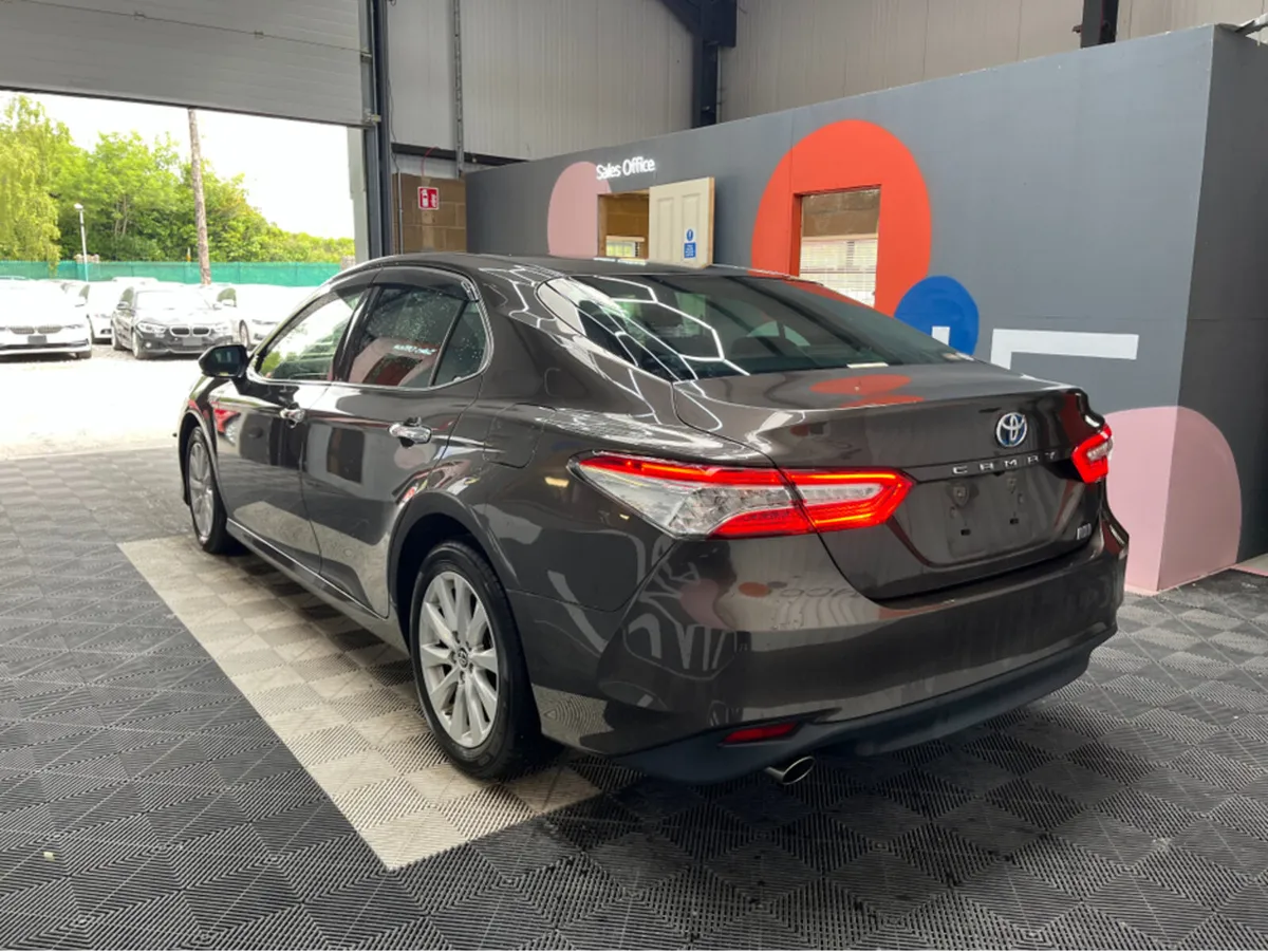 Toyota Camry ONLY €20950 2.5 HYRBID / 102k KMs / R - Image 4