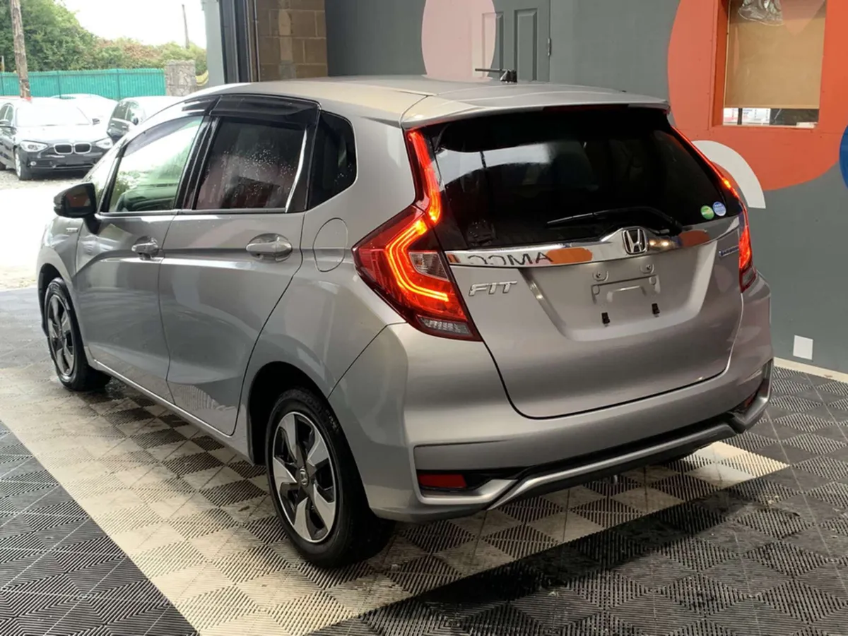 Honda Fit Honda Fit 1.5 Hybrid / Cruise Control / - Image 4