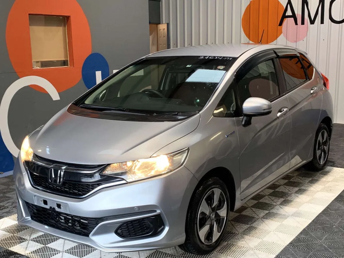 Honda Fit Honda Fit 1.5 Hybrid / 59k KMs / Reverse - Image 3