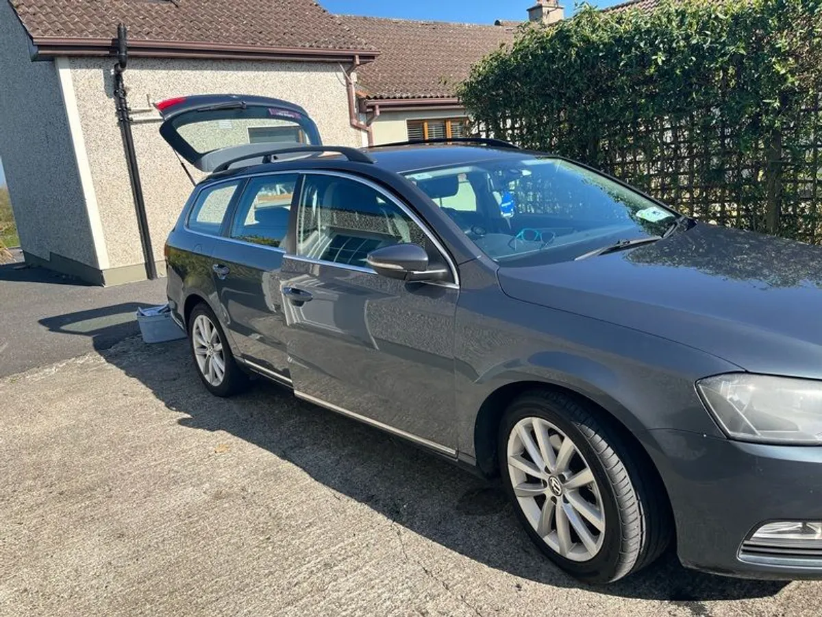 2014 Volkswagen Passat - Image 1