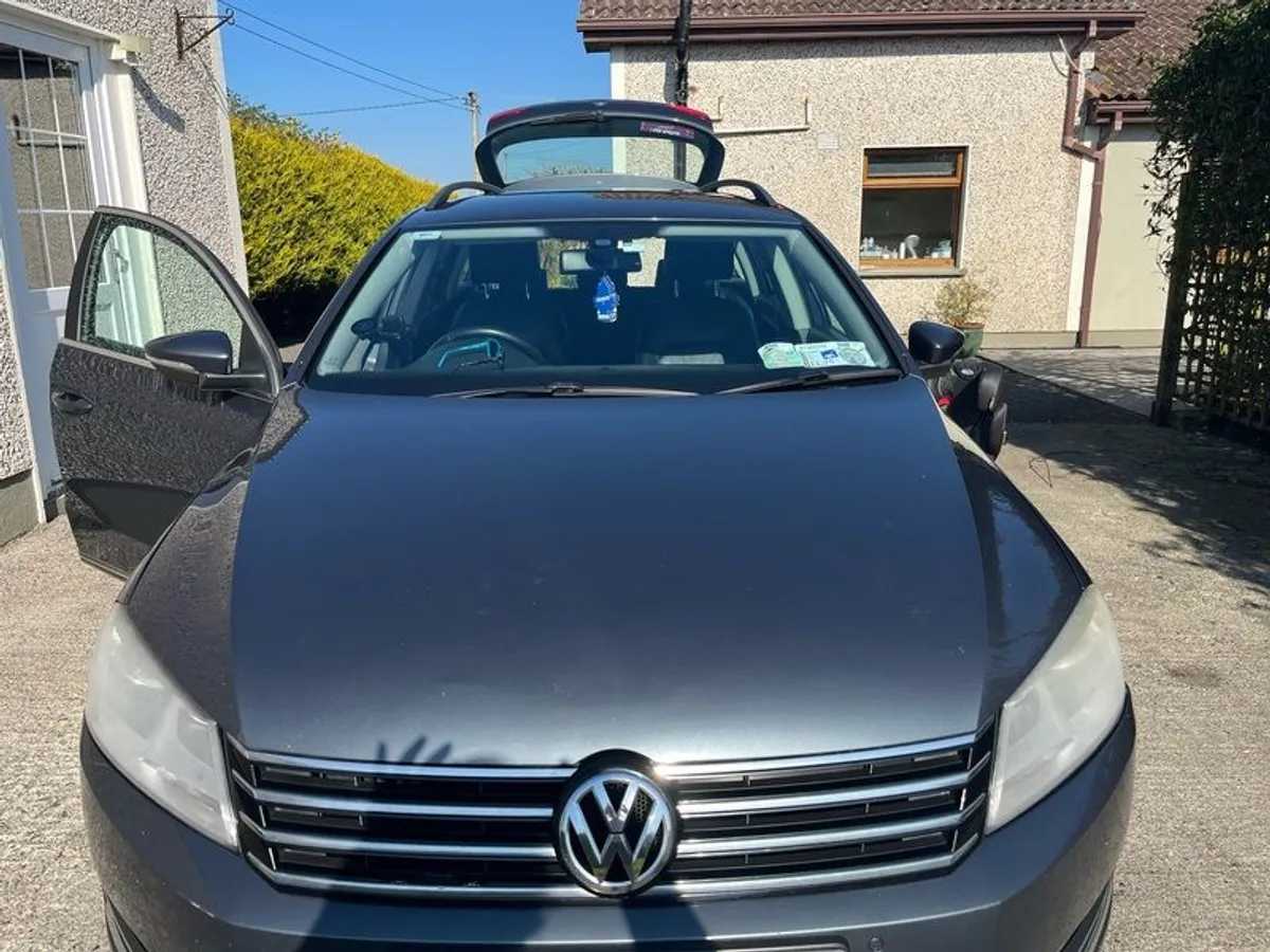 2014 Volkswagen Passat - Image 2