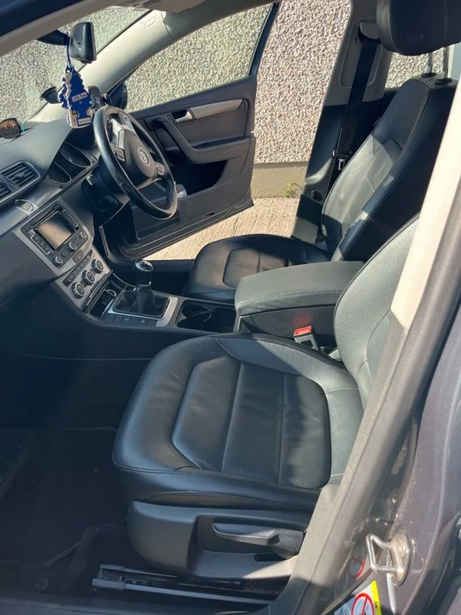 2014 Volkswagen Passat - Image 3