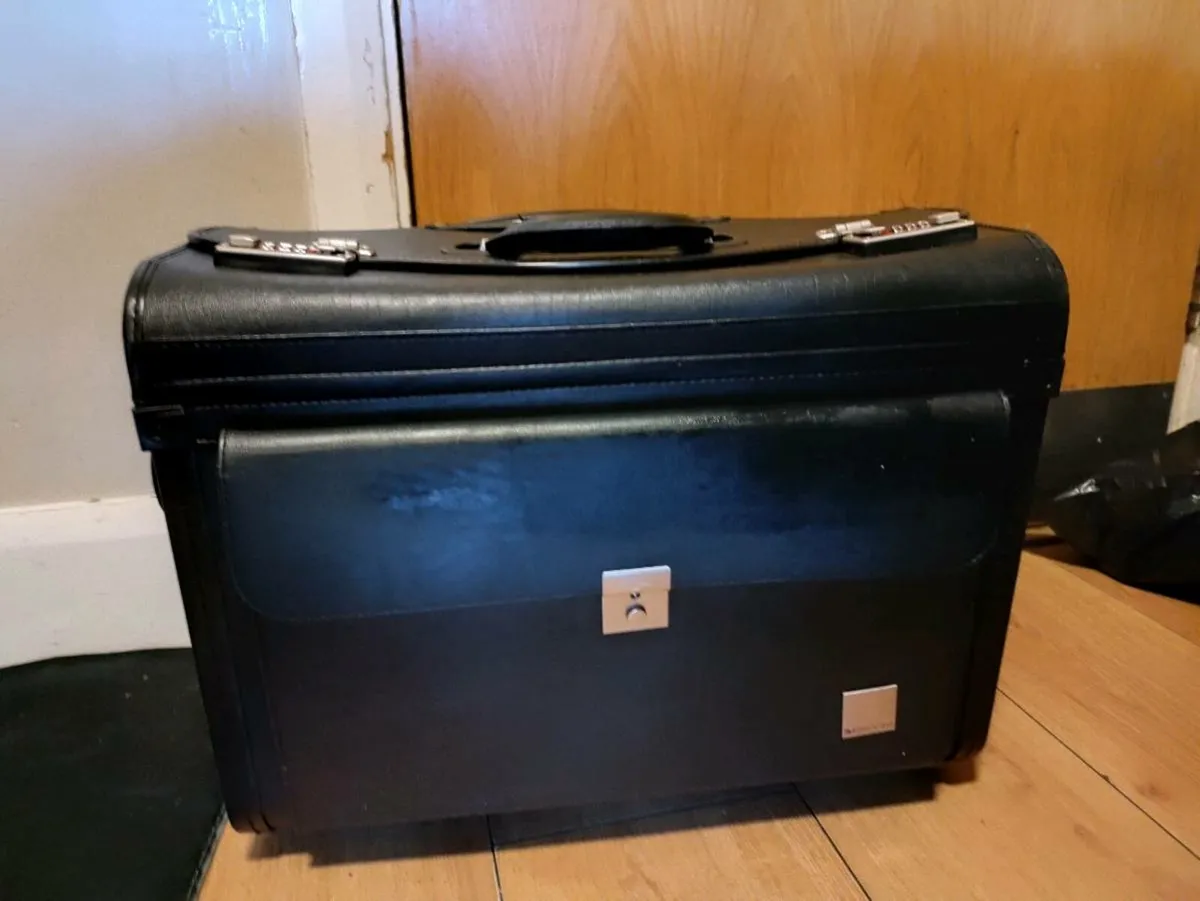 Monolith Leather Look Rolling Pilot Case PVC Black - Image 2