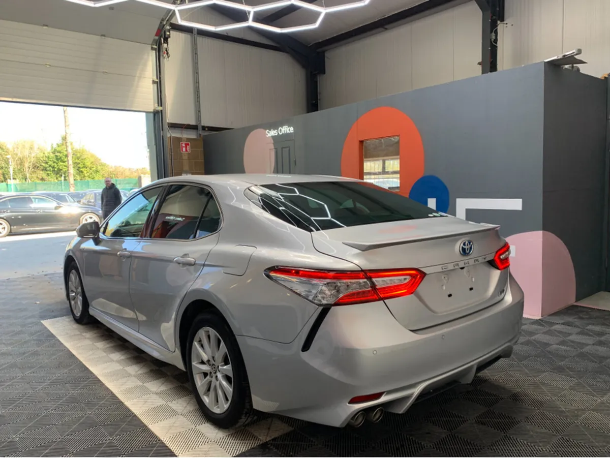 Toyota Camry 2.5 HYBRID / 84k KMs / Reverse Camera - Image 4