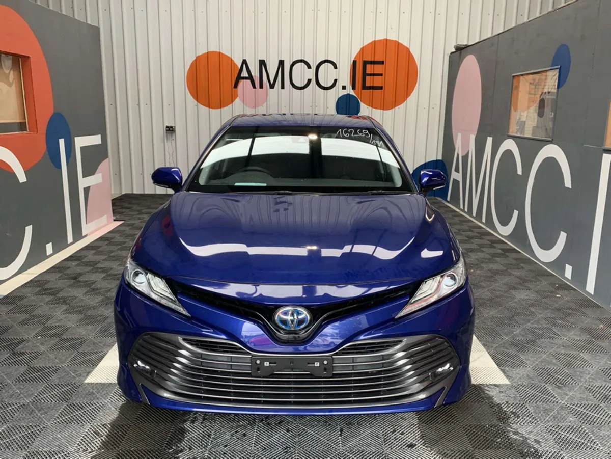 Toyota Camry Toyota Camry 2.5 Hybrid / Rear View C - Image 2