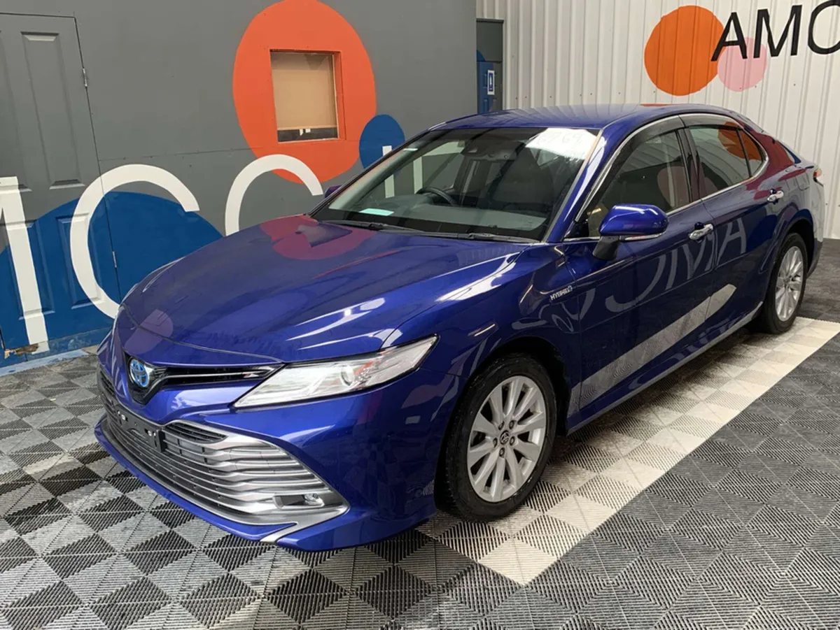 Toyota Camry Toyota Camry 2.5 Hybrid / Rear View C - Image 3