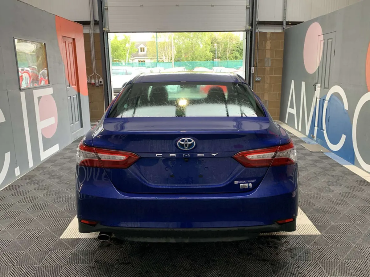Toyota Camry Toyota Camry 2.5 Hybrid / Rear View C - Image 4
