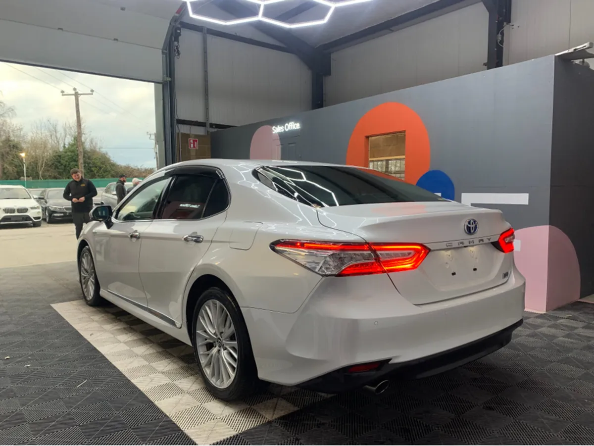 Toyota Camry G LEATHER PACKAGE / 53k KMs / Heated - Image 4