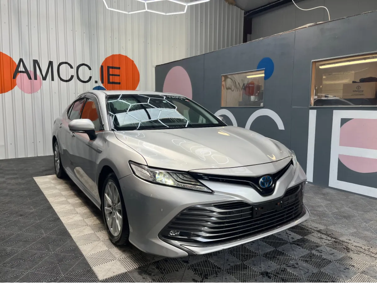 Toyota Camry 2.5 HYBRID / 67k KMs / REVERSE CAMERA - Image 1