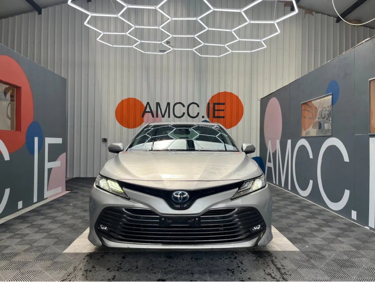 Toyota Camry 2.5 HYBRID / 67k KMs / REVERSE CAMERA - Image 2
