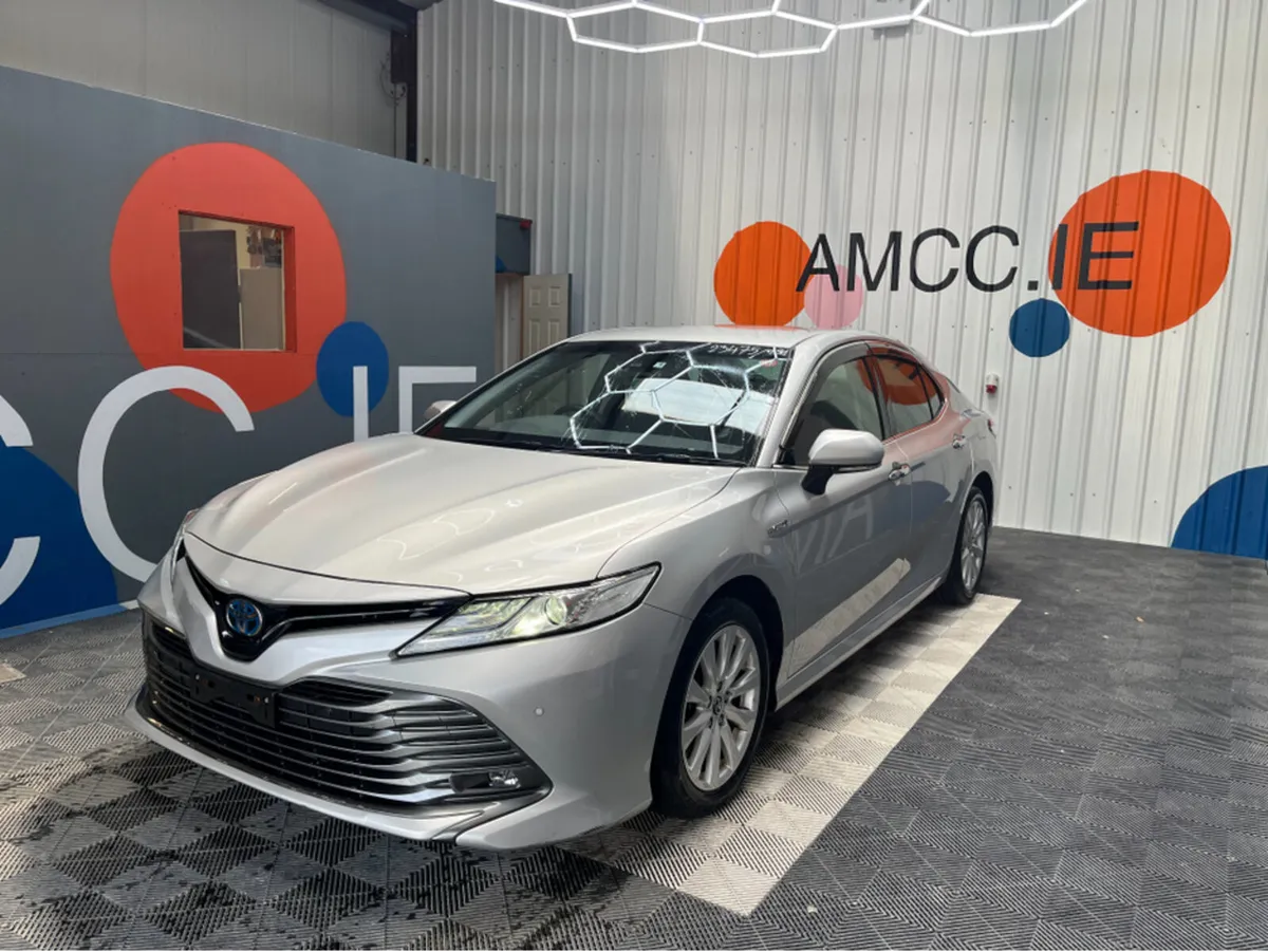 Toyota Camry 2.5 HYBRID / 67k KMs / REVERSE CAMERA - Image 3