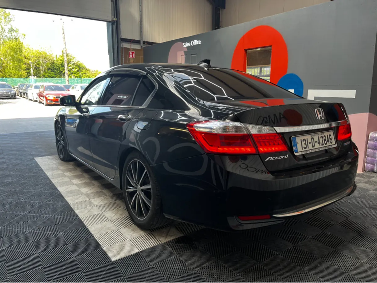 Honda Accord 2.0 HYBRID /128 k KMs / REVERSE CAMER - Image 4