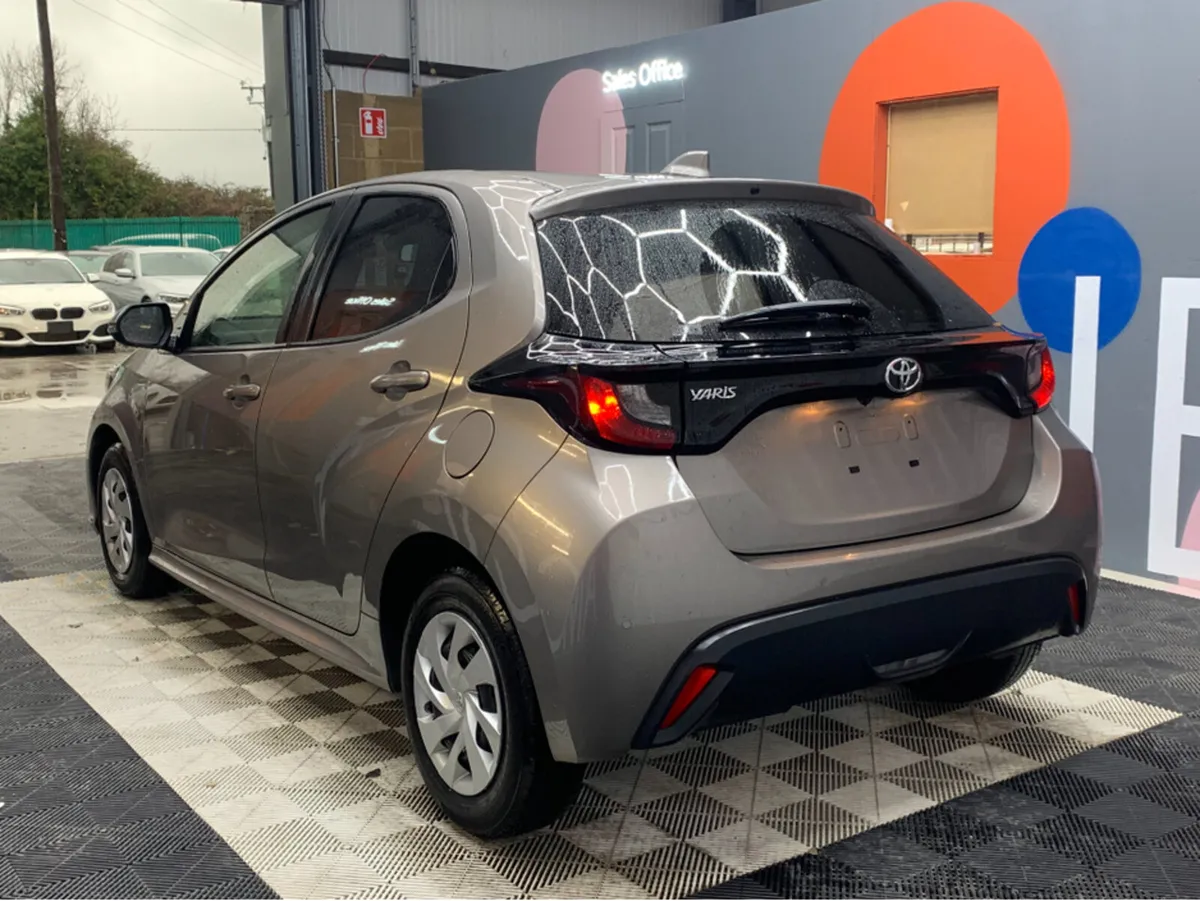 Toyota Yaris Yaris X / 53k KMs / Reverse Camera & - Image 4