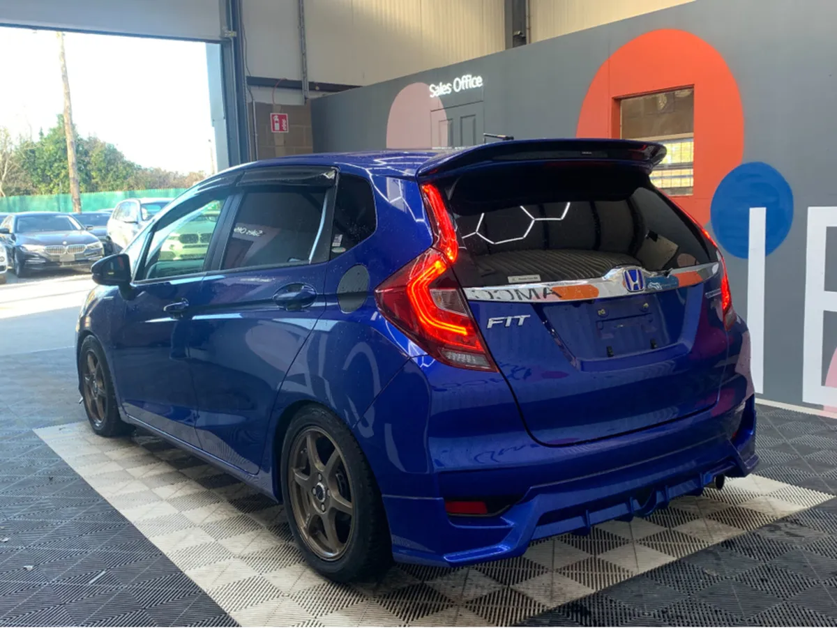 Honda Fit 1.5 HYBRID AUTOMATIC / 61k KMs / Adaptiv - Image 4