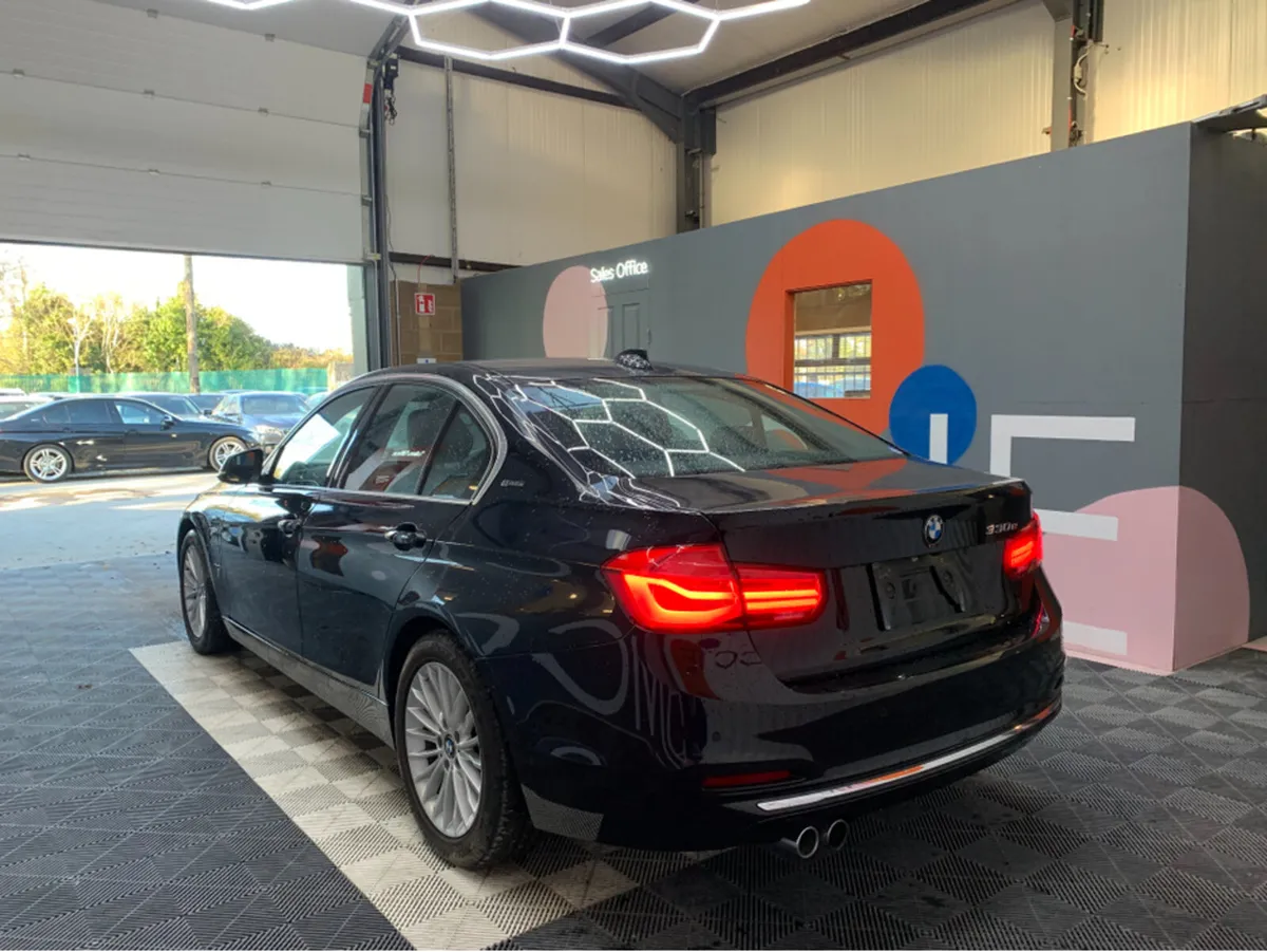 BMW 3-Series 330e LUXURY I-PERFORMANCE / 24k KMs / - Image 4
