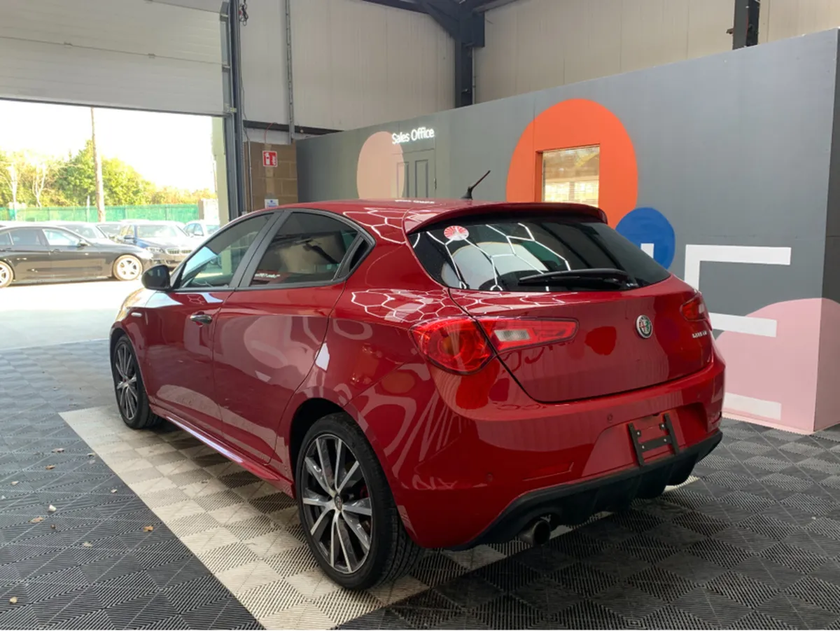 Alfa Romeo Giulietta 1.4 PETROL / 47k KMs / Heated - Image 4