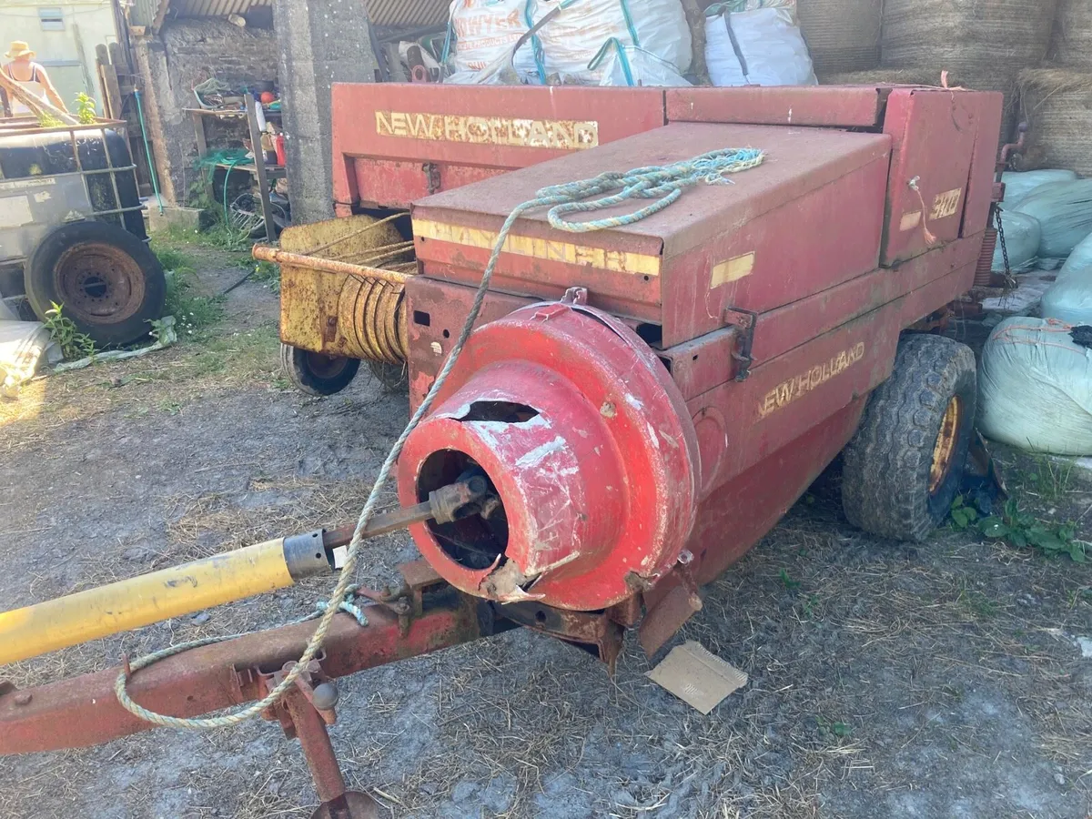 Square Baler - Image 1