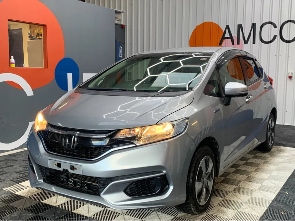 Honda Fit 1.5 HYBRID AUTOMATIC / 61k KMs / Reverse - Image 3