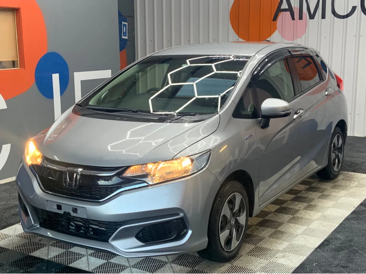 Honda Fit Honda Fit 1.5 Hybrid / 44k KMS / Reverse - Image 3
