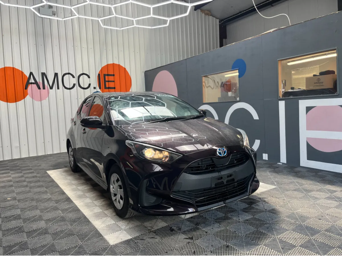 Toyota Yaris HYRBID X / 96k KMs / REVERSE CAMERA , - Image 1