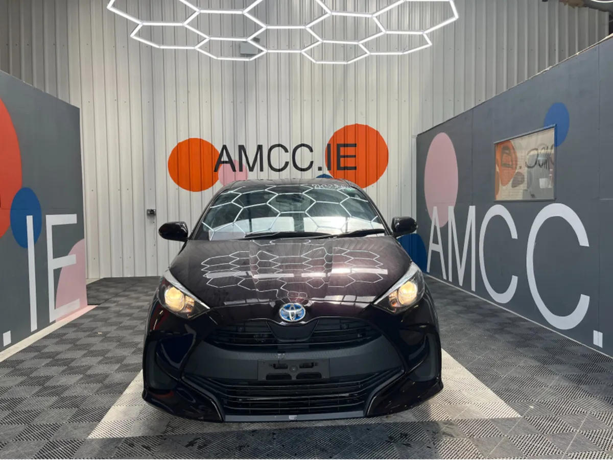 Toyota Yaris HYRBID X / 96k KMs / REVERSE CAMERA , - Image 2