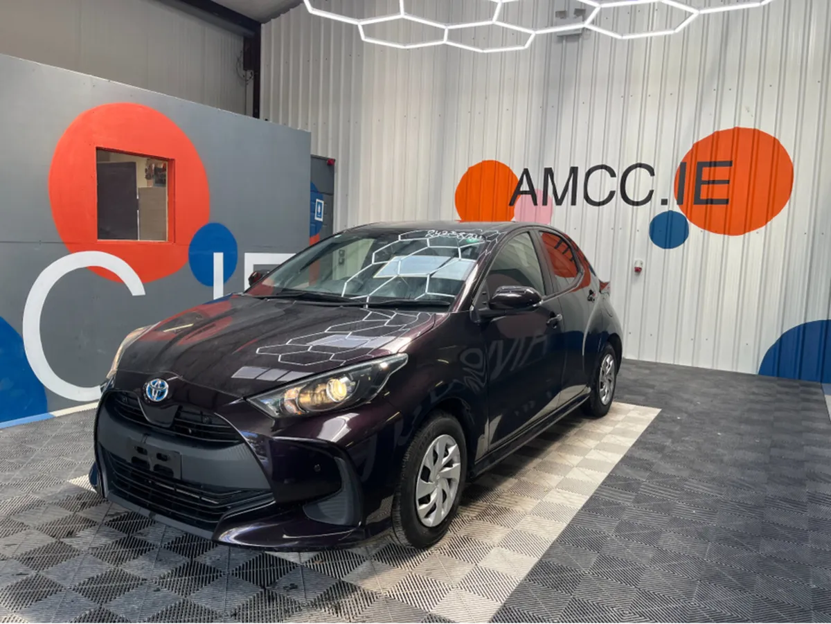 Toyota Yaris HYRBID X / 96k KMs / REVERSE CAMERA , - Image 3