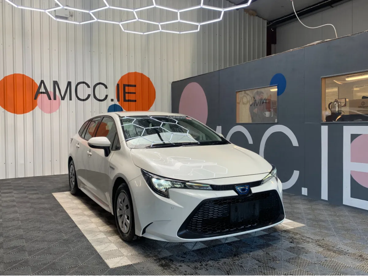 Toyota Corolla 1.8 HYBRID / 136k KMs / Reverse Cam - Image 1
