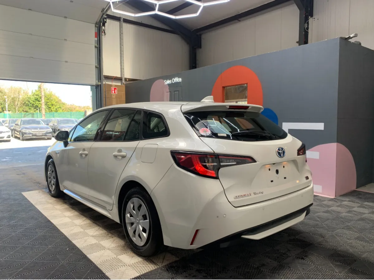 Toyota Corolla 1.8 HYBRID / 136k KMs / Reverse Cam - Image 4