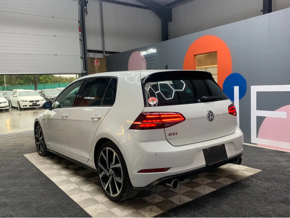 Volkswagen Golf GTI AUTOMATIC / 63k KMs / Adaptive - Image 4