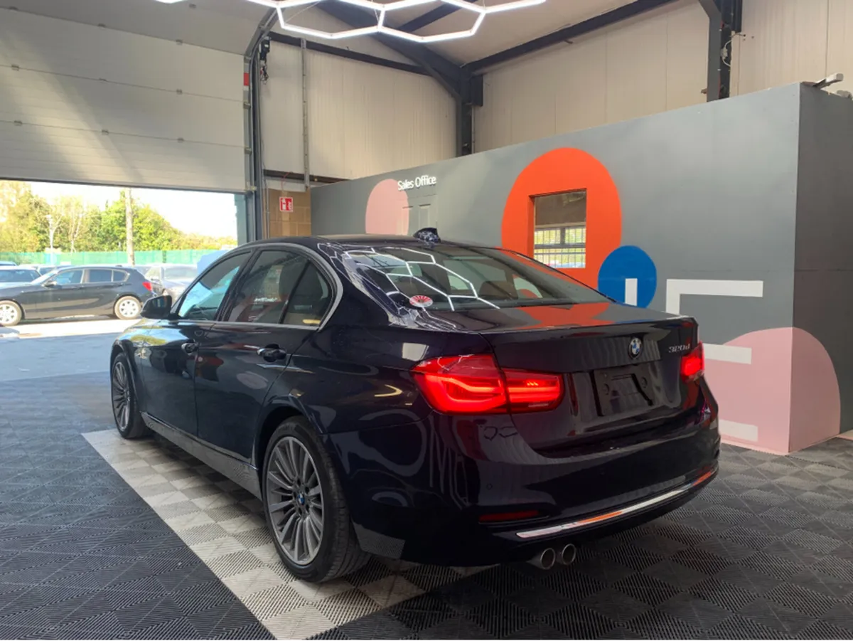 BMW 3-Series 320d LUXURY / 47k KMs / Heated Leathe - Image 4
