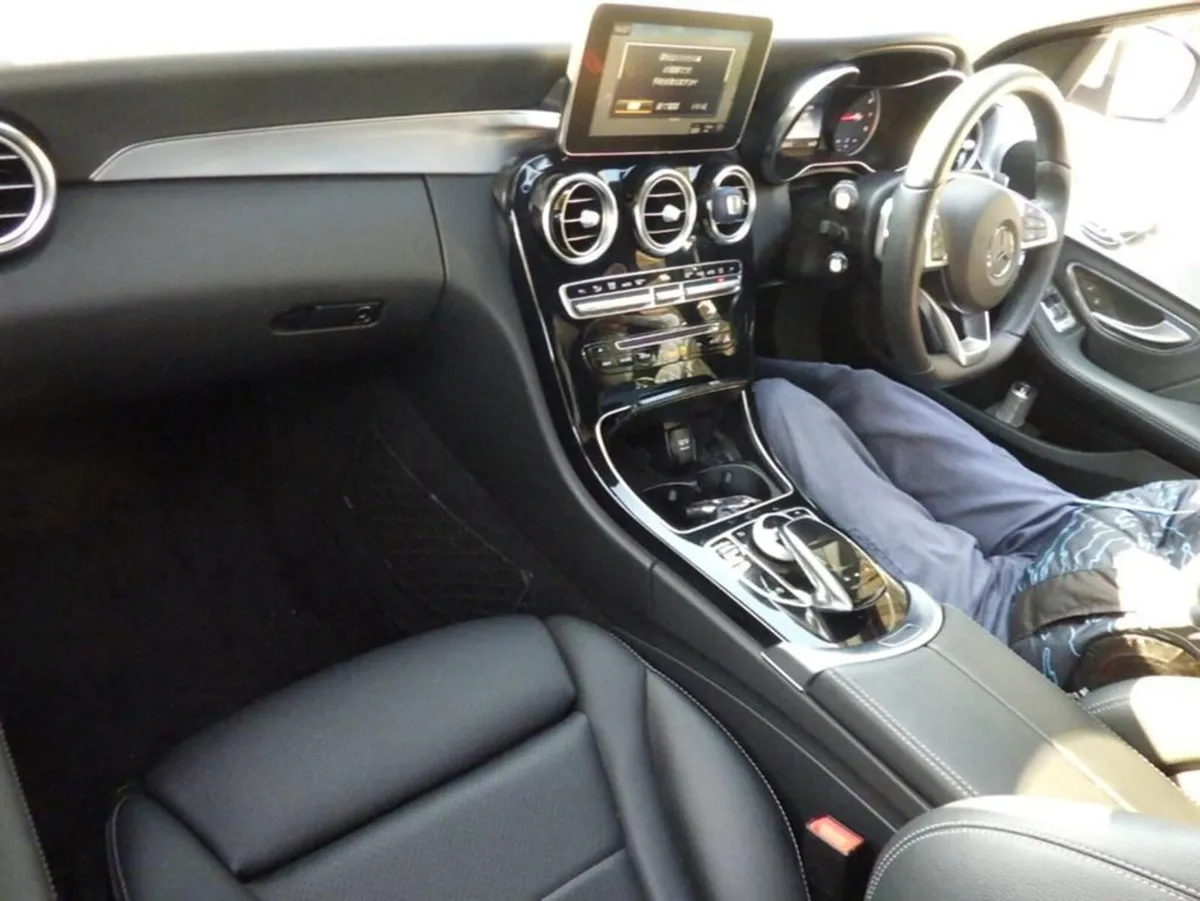 Mercedes-Benz C-Class C180 LAUREUS EDITION *Coming - Image 3