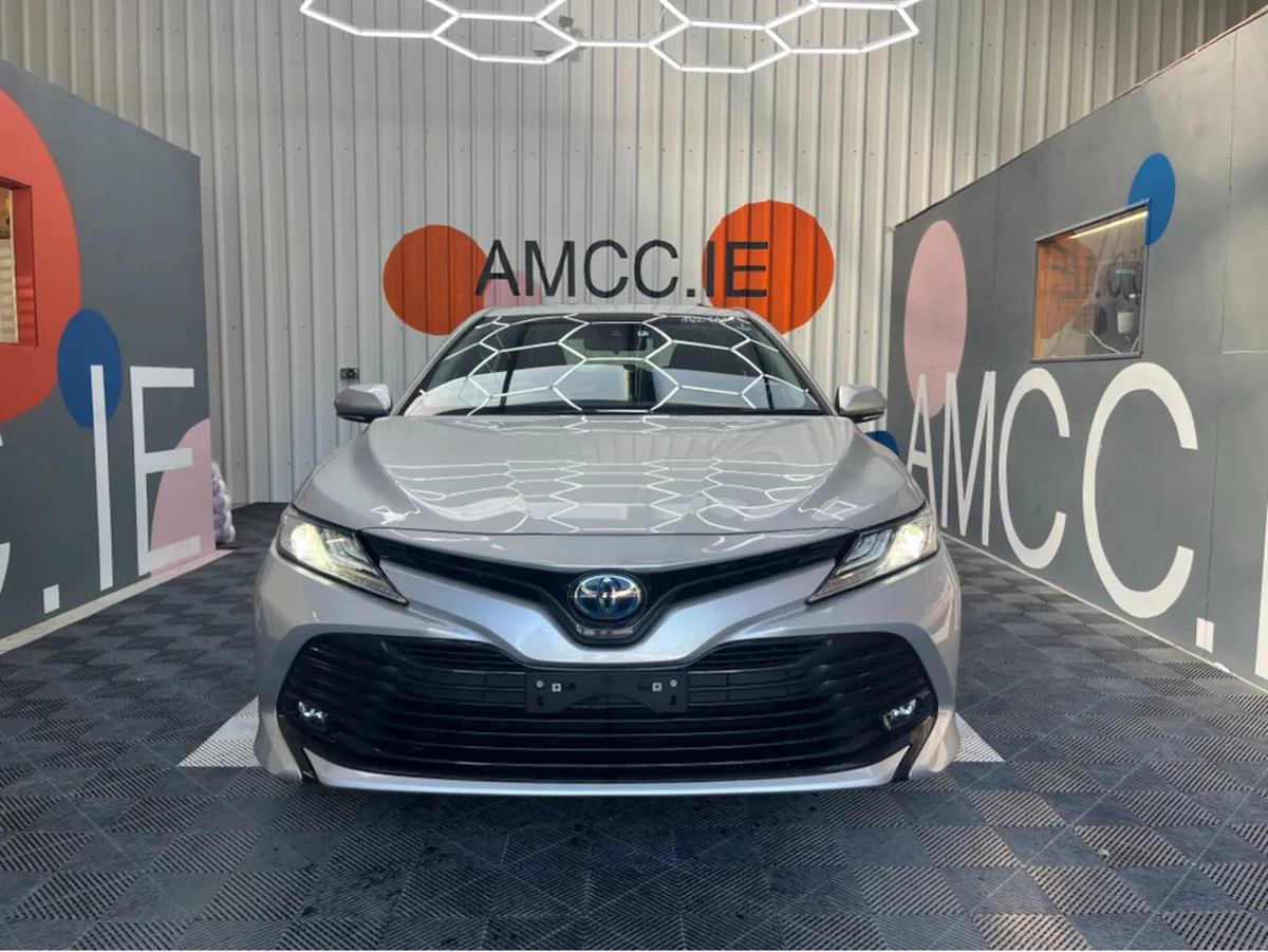 Toyota Camry 2.5 HYRBID / 90k KMs / ADAPTIVE CRUIS - Image 2
