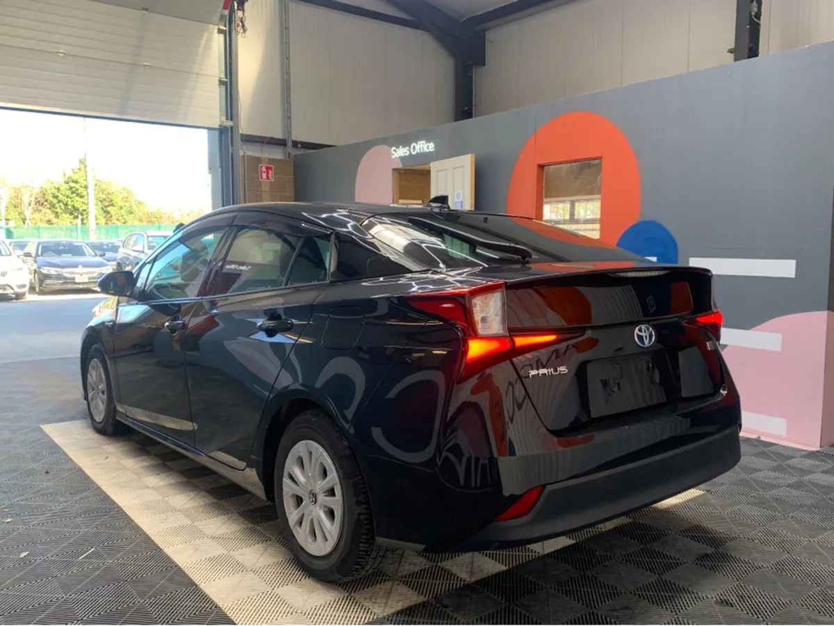 Toyota Prius 1.8 HYBRID AUTOMATIC / 92k KMs / Crui - Image 4