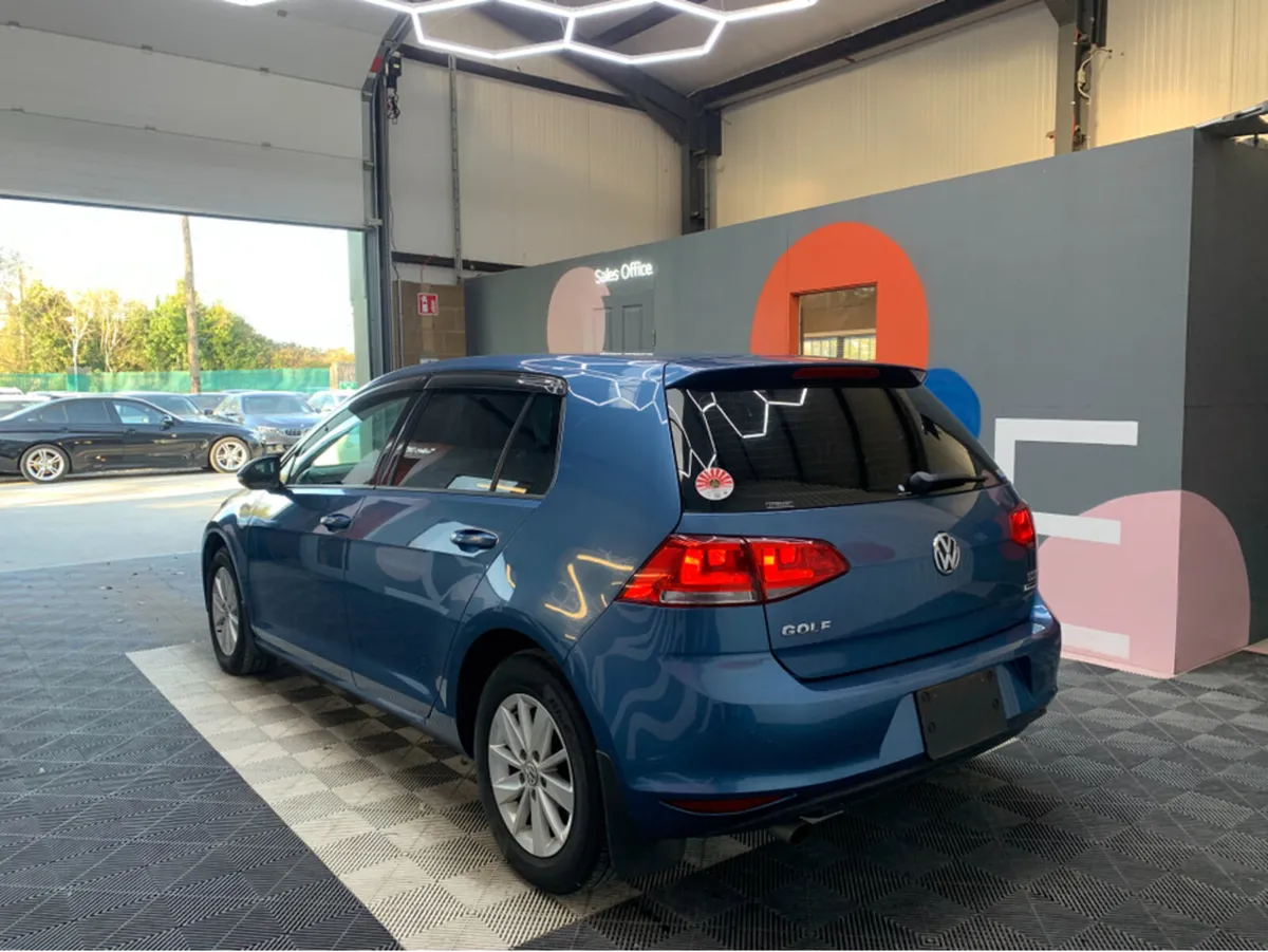 Volkswagen Golf TSI TREND LINE / 46k KMs / Automat - Image 4