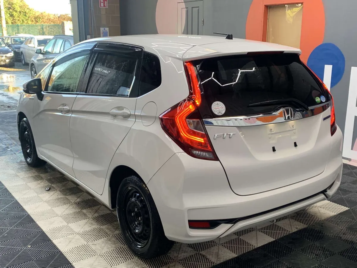 Honda Fit Honda Fit 1.5 Hybrid / Cruise Control / - Image 4
