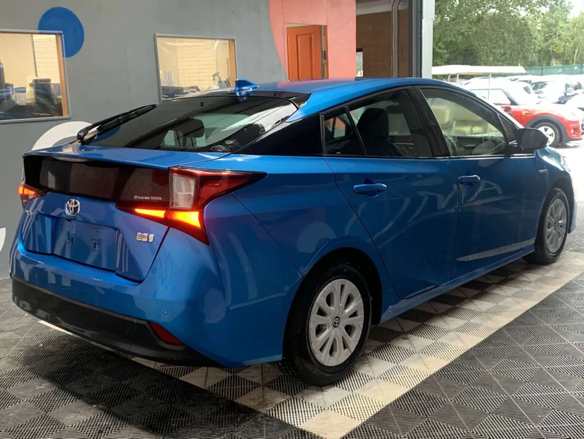 Toyota Prius Prius Automatic Cruise Control / 63k - Image 4