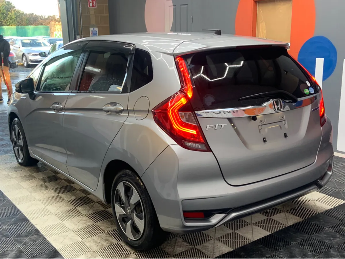 Honda Fit Honda Fit 1.5 Hybrid / Cruise Control / - Image 4