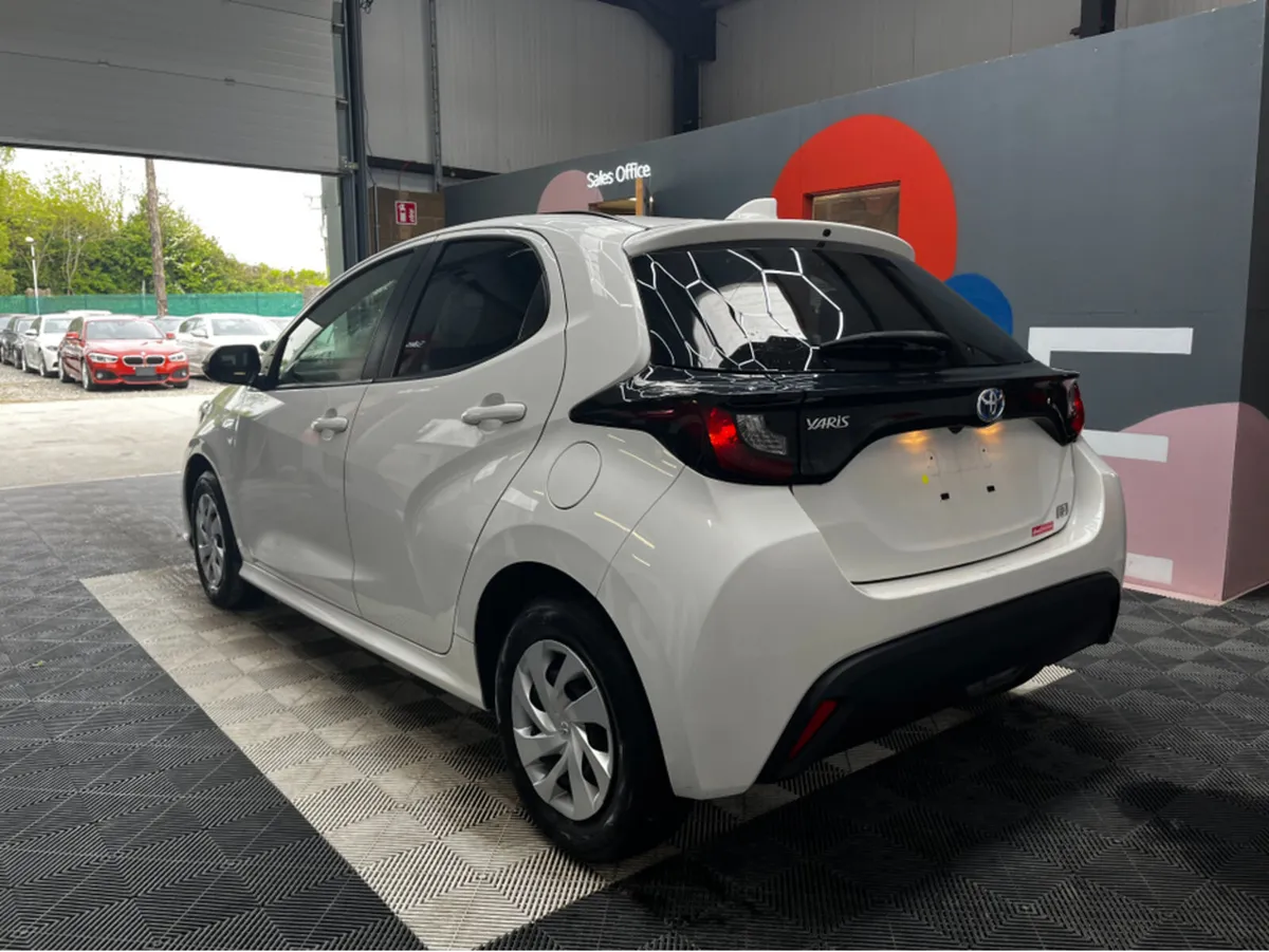 Toyota Yaris 1.5 HYBRID X / 87k KMs / REVERSE CAME - Image 4